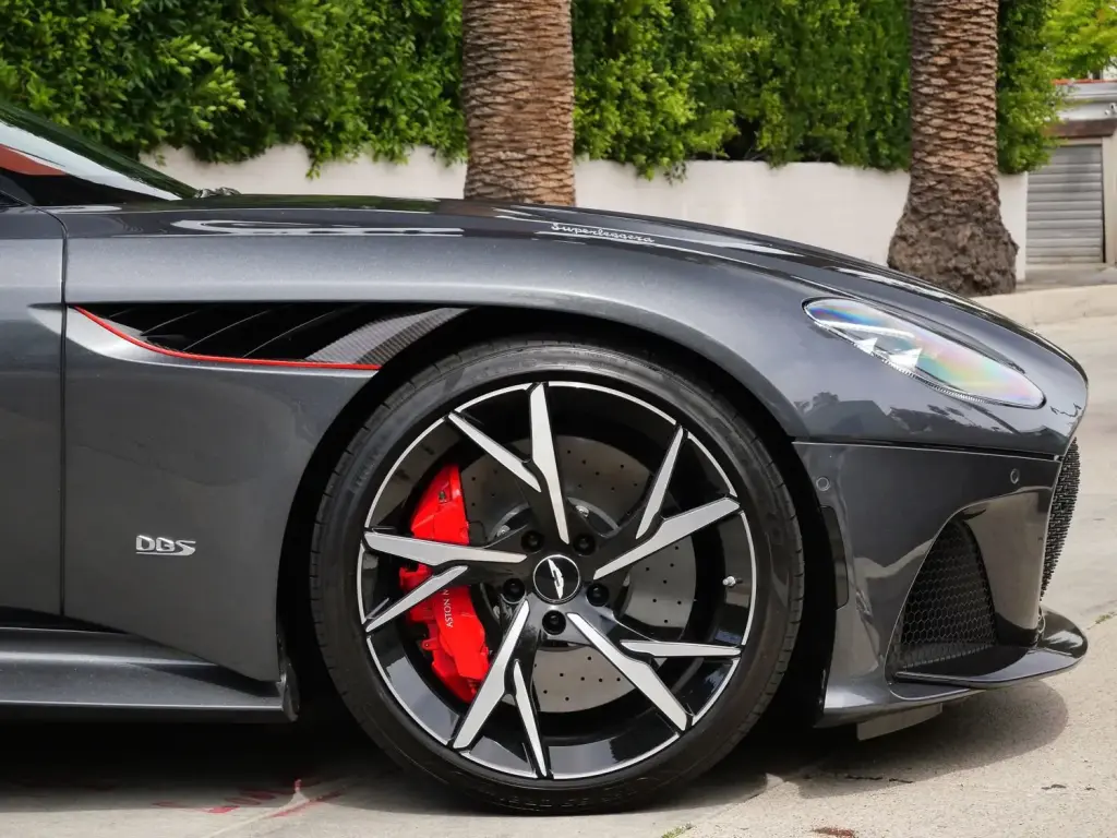 2019 DBS Superleggera Coupe thumbnail vehicle image 3