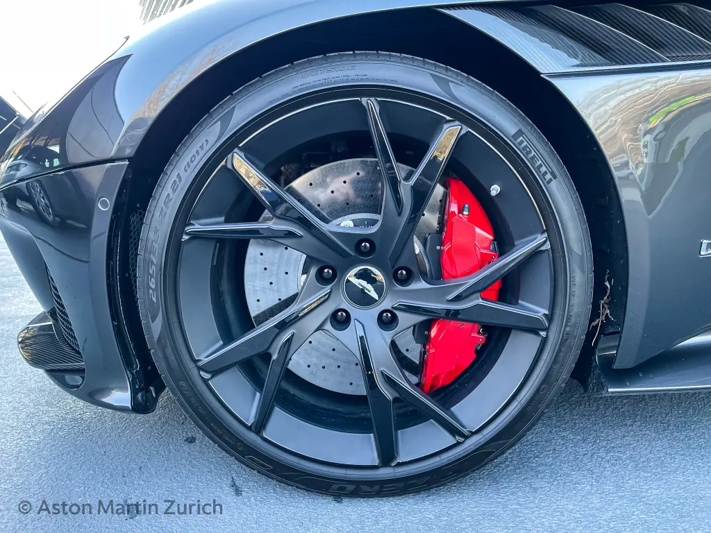 2019 DBS Superleggera Coupe thumbnail vehicle image 3