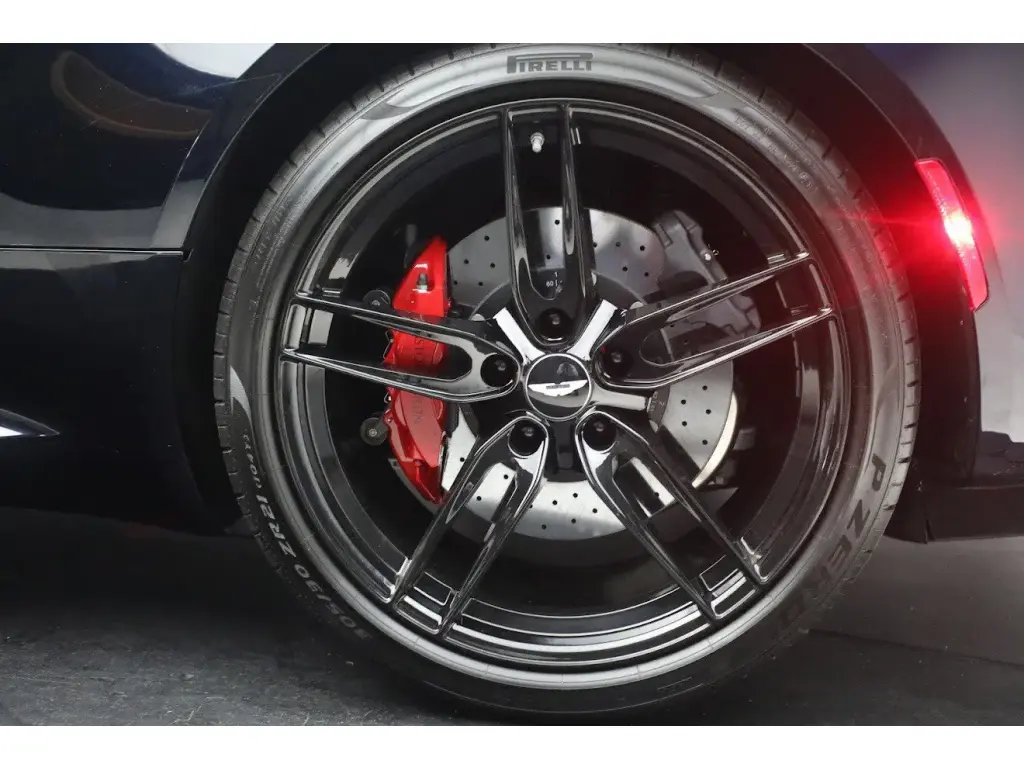 2019 DBS Superleggera Coupe thumbnail vehicle image 3