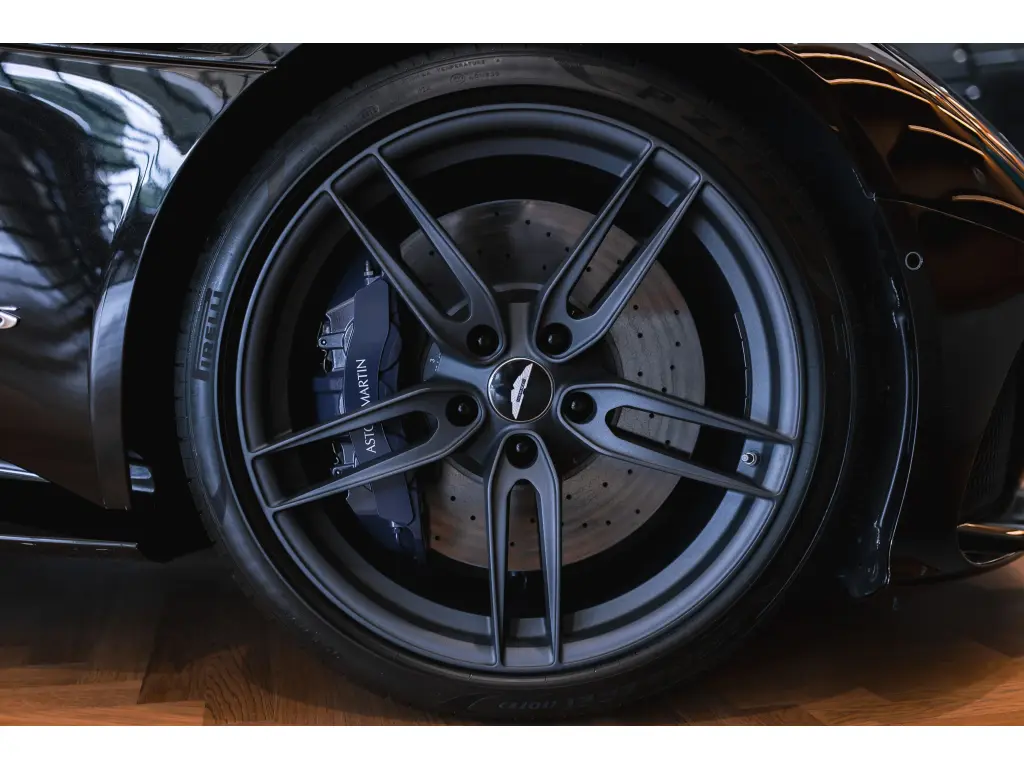 2020 DBS Superleggera Coupe thumbnail vehicle image 3
