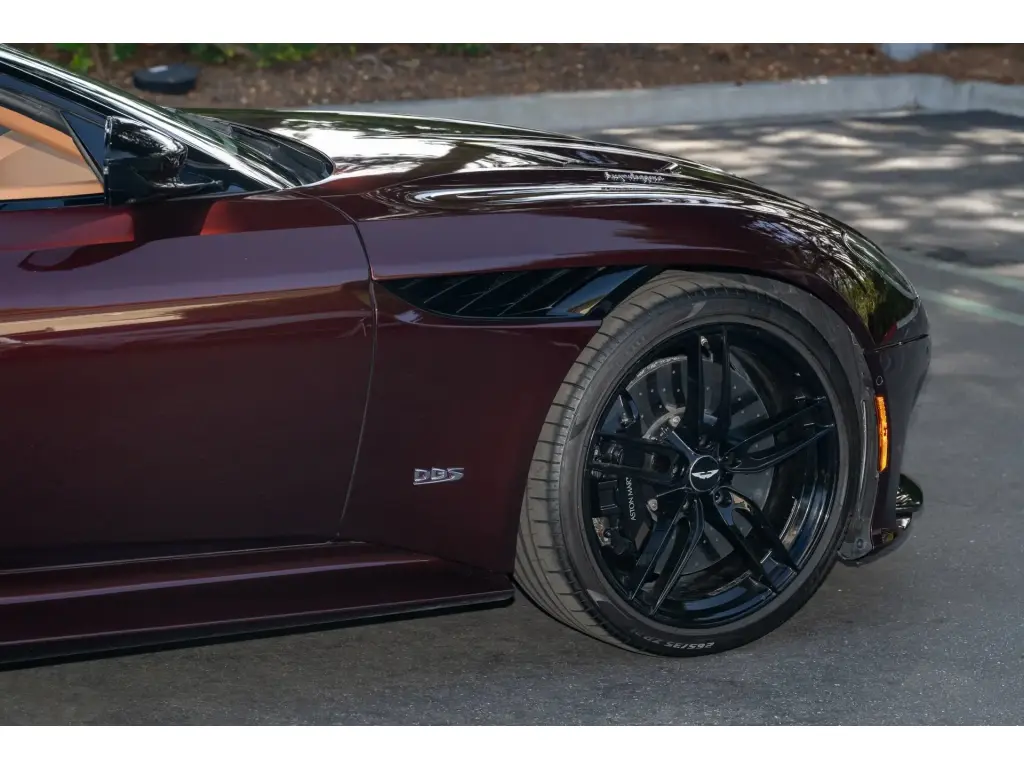 2020 DBS Superleggera Coupe thumbnail vehicle image 3
