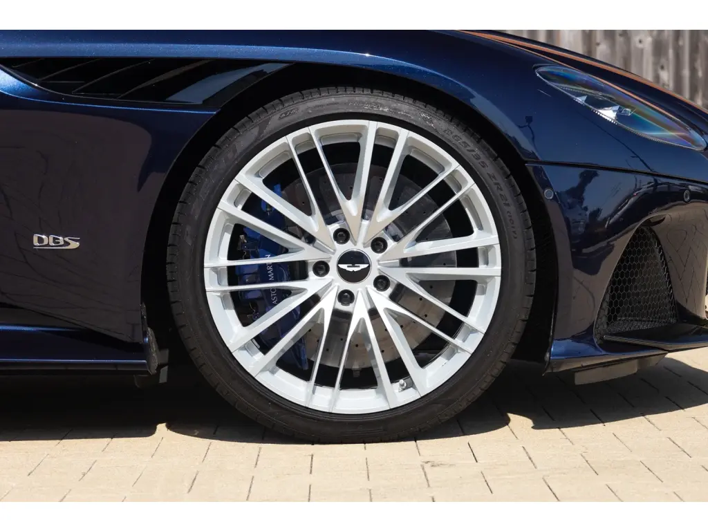 2021 DBS Superleggera Coupe thumbnail vehicle image 3