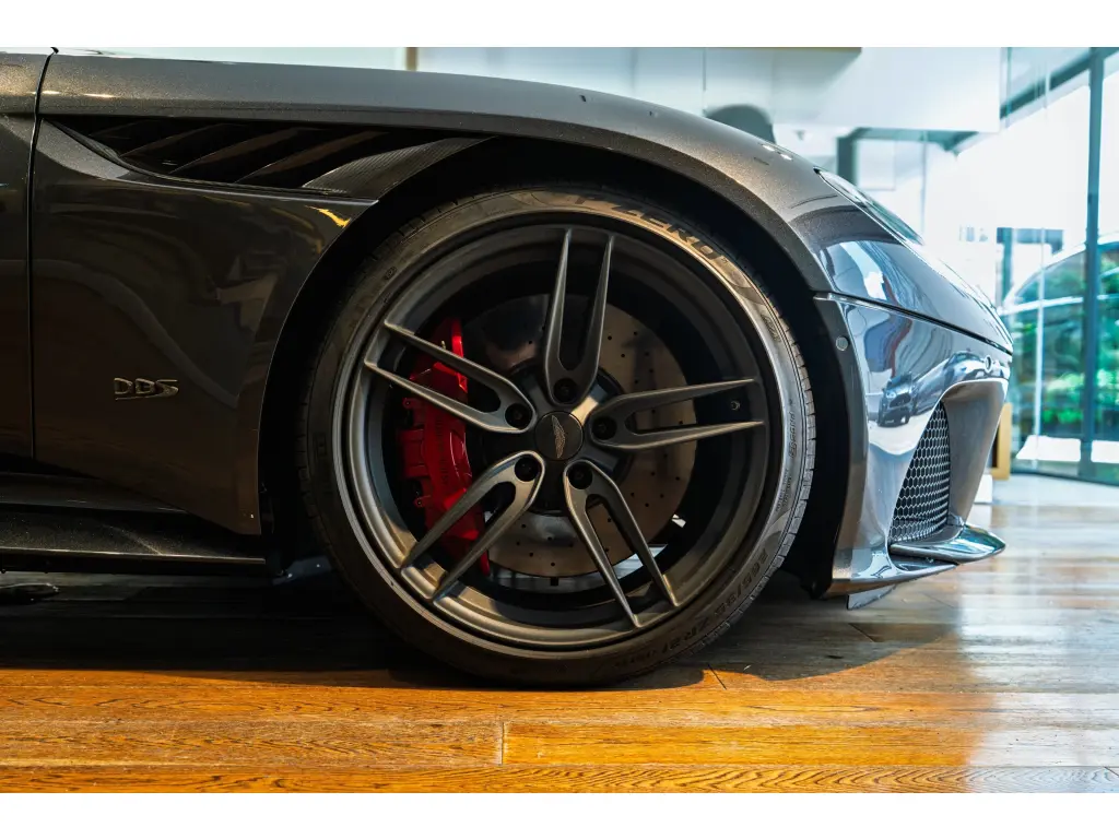 2021 DBS Superleggera Coupe thumbnail vehicle image 3