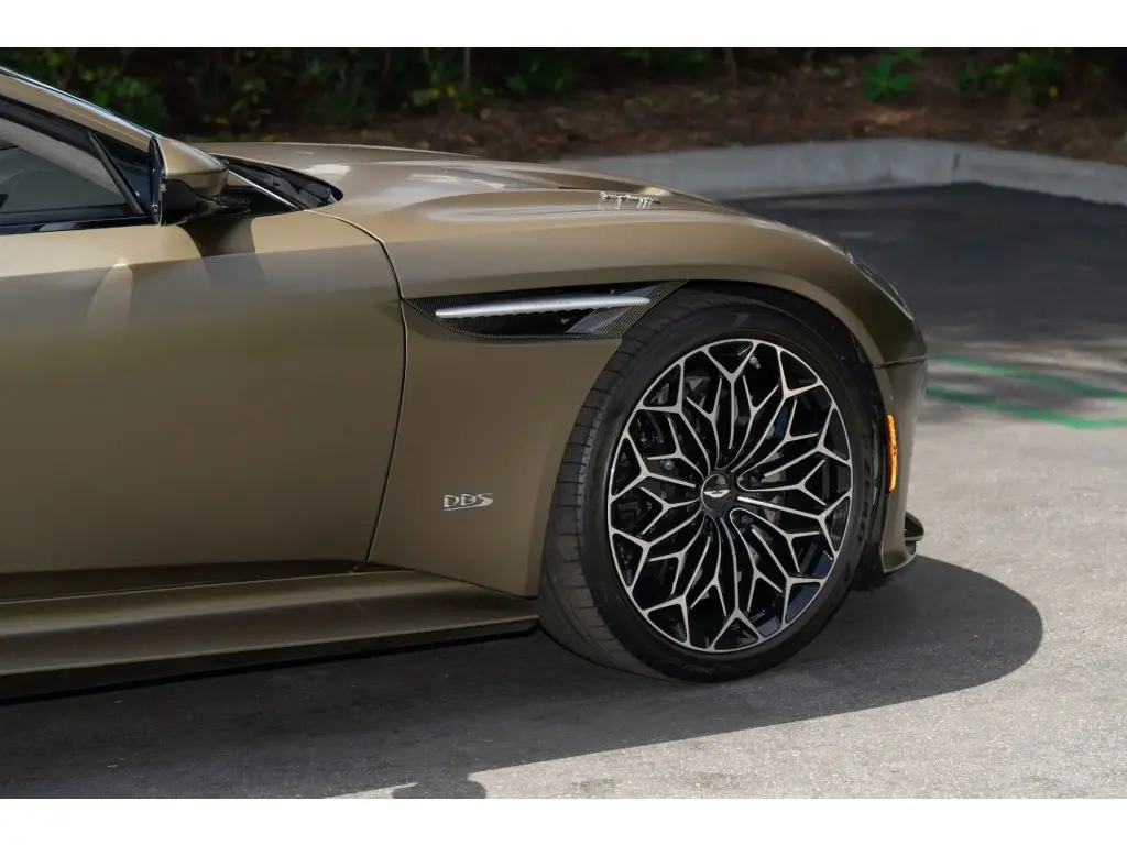 2020 DBS Superleggera OHMSS Edition Coupe thumbnail vehicle image 3
