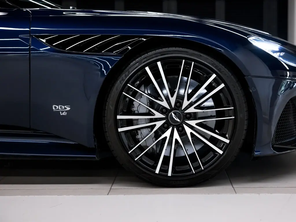 2020 DBS Superleggera Volante thumbnail vehicle image 3