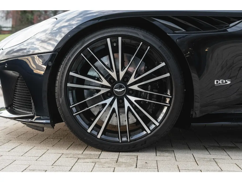2020 DBS Superleggera Volante thumbnail vehicle image 3