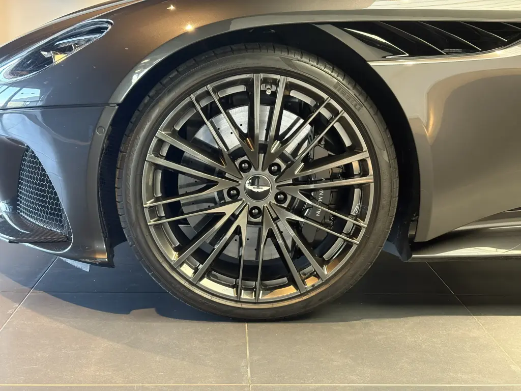 2020 DBS Superleggera Volante thumbnail vehicle image 3