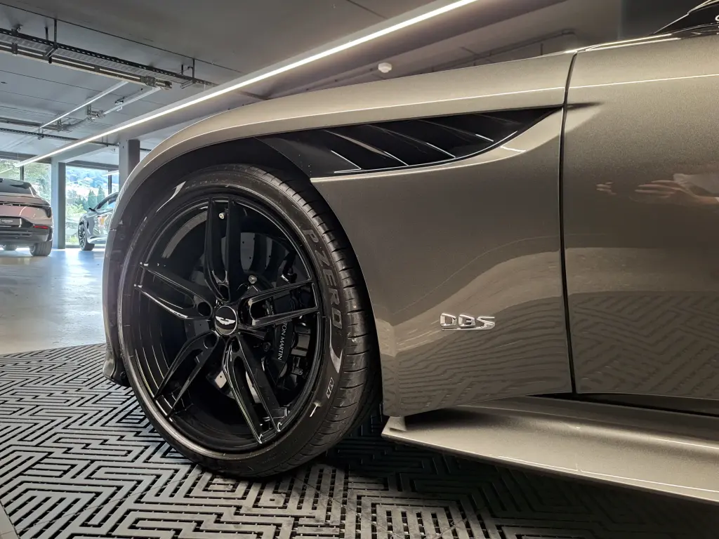 2020 DBS Superleggera Volante thumbnail vehicle image 3