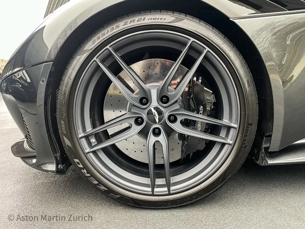 2020 DBS Superleggera Volante thumbnail vehicle image 3