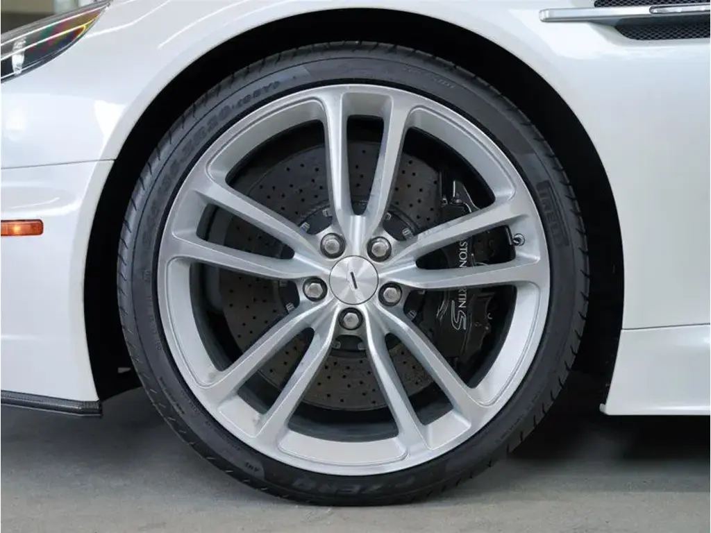 2011 DBS V12 Volante thumbnail vehicle image 3