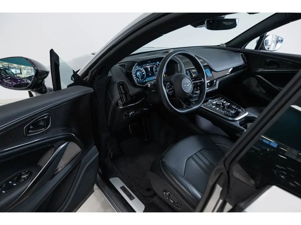 2020 DBX 707 SUV thumbnail vehicle image 2