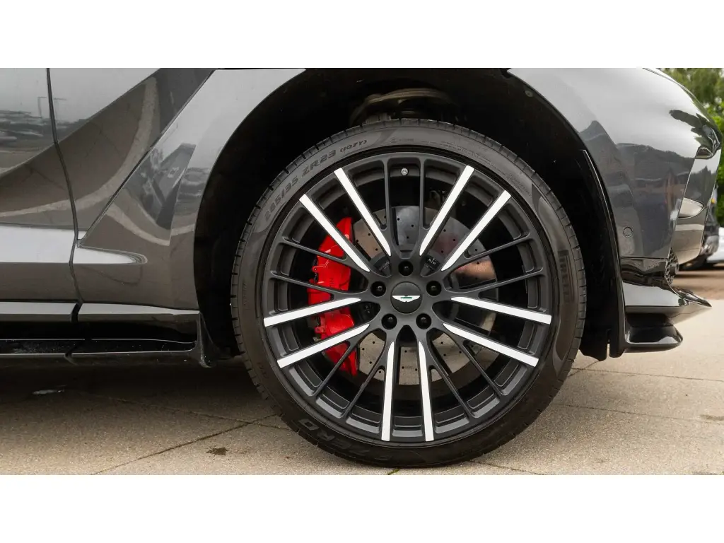 2023 DBX 707 SUV thumbnail vehicle image 3