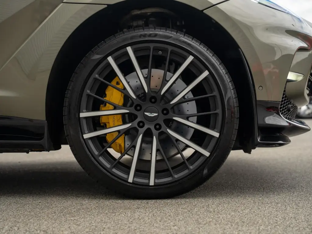 2023 DBX 707 SUV thumbnail vehicle image 3