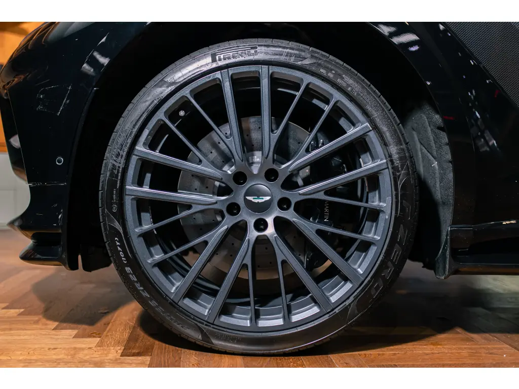 2023 DBX 707 SUV thumbnail vehicle image 3