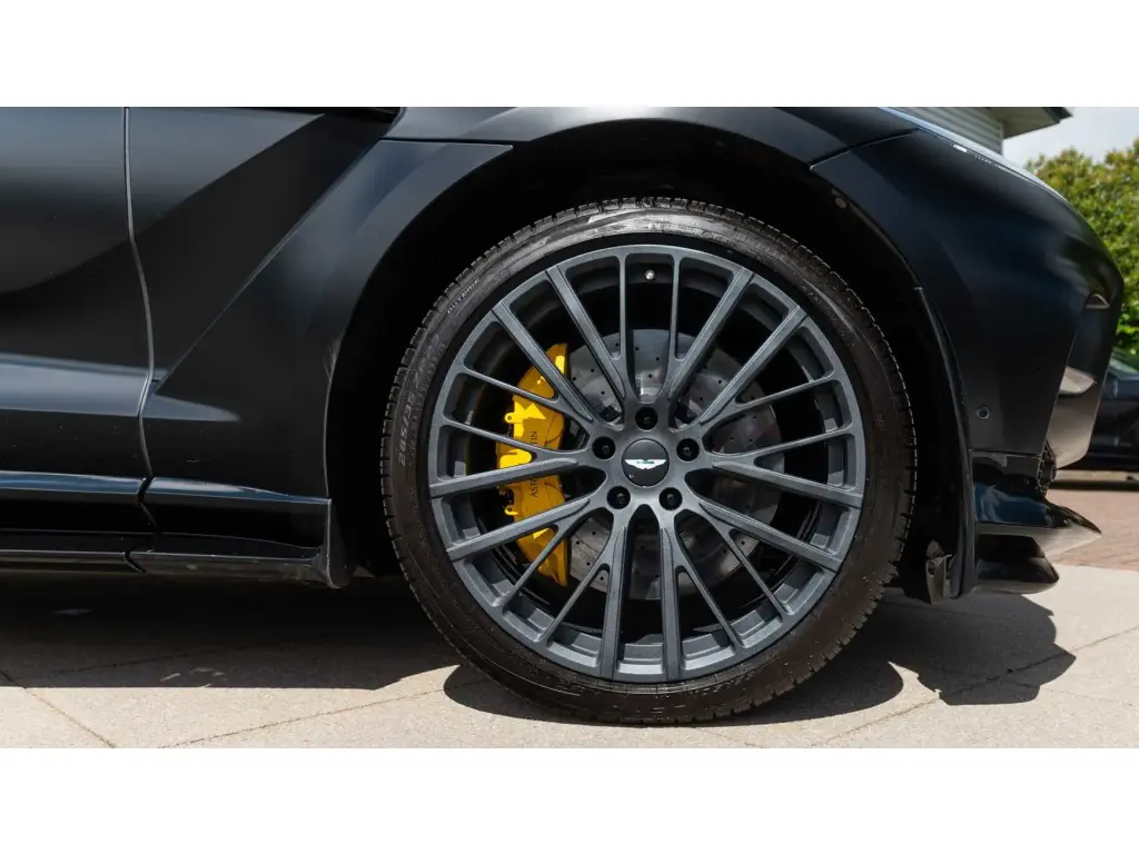 2023 DBX 707 SUV thumbnail vehicle image 3