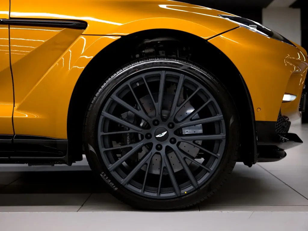 2023 DBX 707 SUV thumbnail vehicle image 3