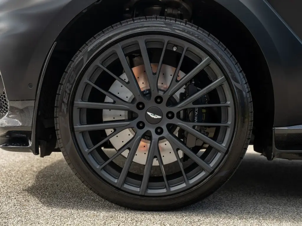 2023 DBX 707 SUV thumbnail vehicle image 3
