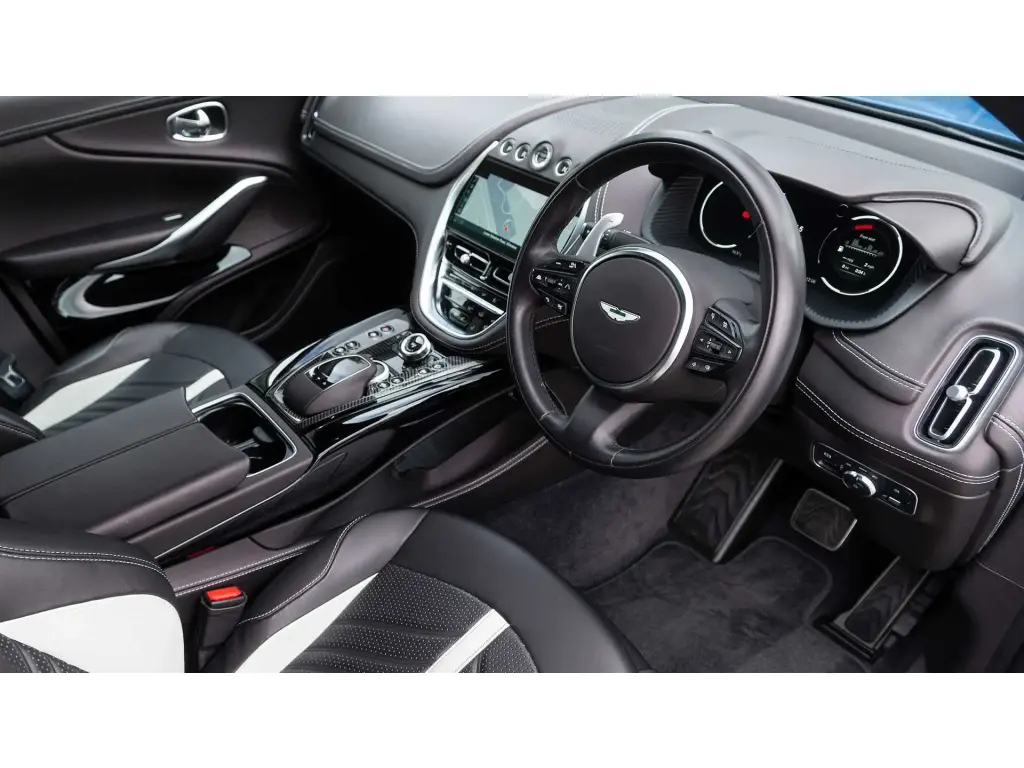 2023 DBX 707 SUV thumbnail vehicle image 2