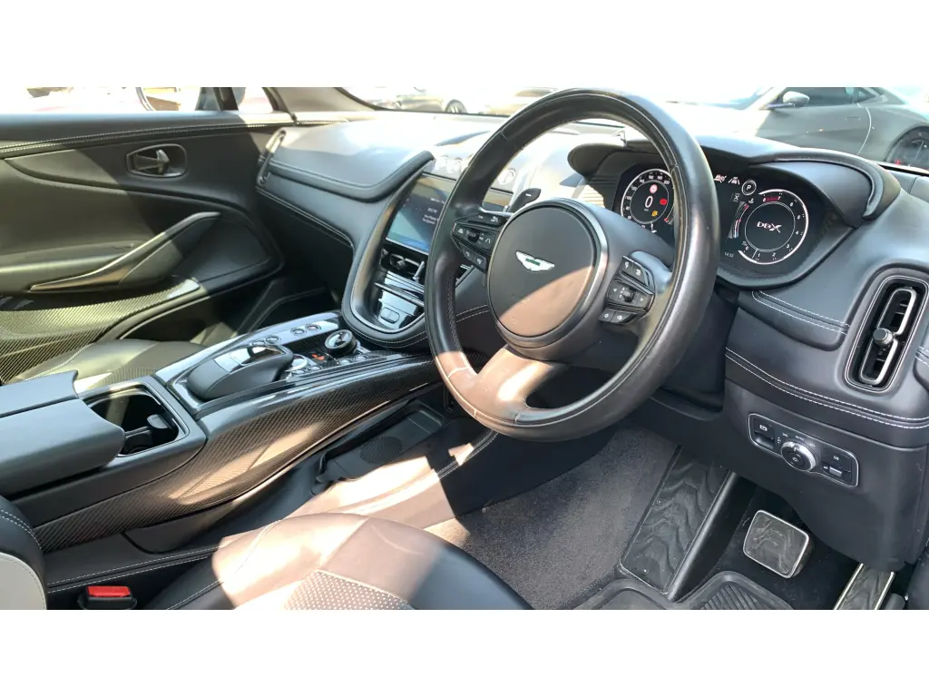 2023 DBX 707 SUV thumbnail vehicle image 2