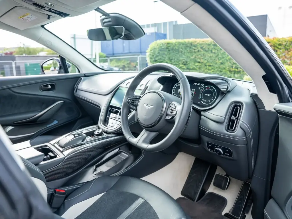 2023 DBX 707 SUV thumbnail vehicle image 2
