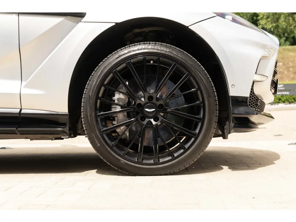 2023 DBX 707 SUV thumbnail vehicle image 3