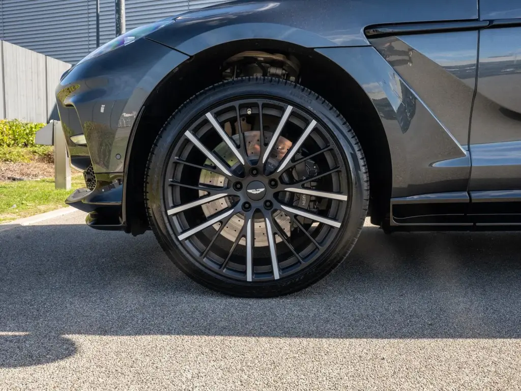 2023 DBX 707 SUV thumbnail vehicle image 3