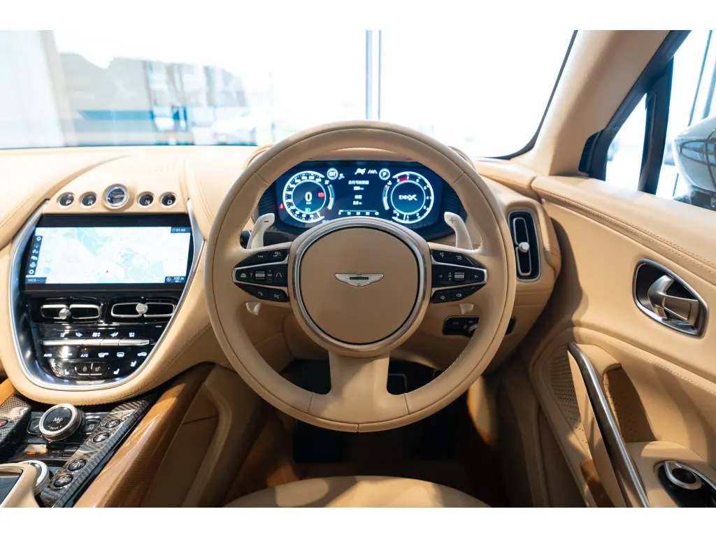 2023 DBX 707 SUV thumbnail vehicle image 2