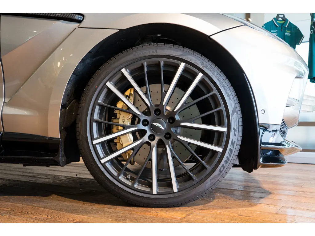 2023 DBX 707 SUV thumbnail vehicle image 3