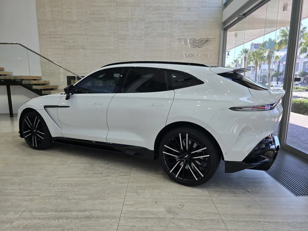 2023 DBX 707 SUV thumbnail vehicle image 1