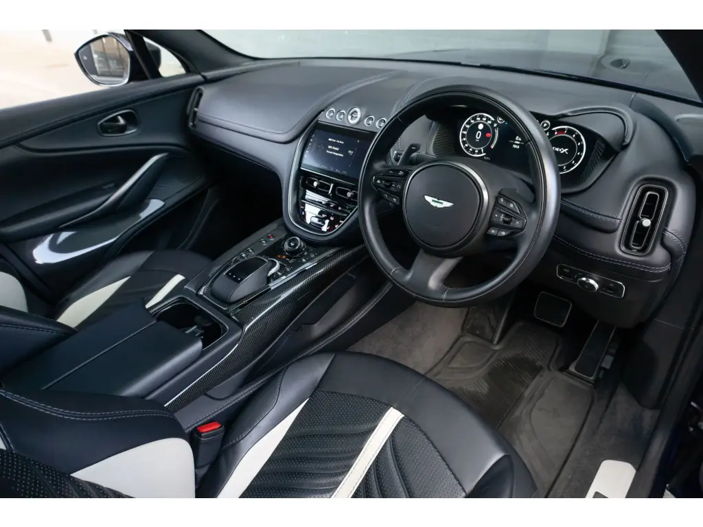 2023 DBX 707 SUV thumbnail vehicle image 2