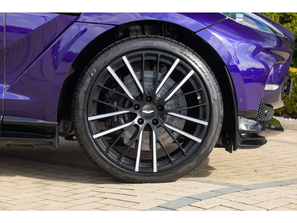 2023 DBX 707 SUV thumbnail vehicle image 3