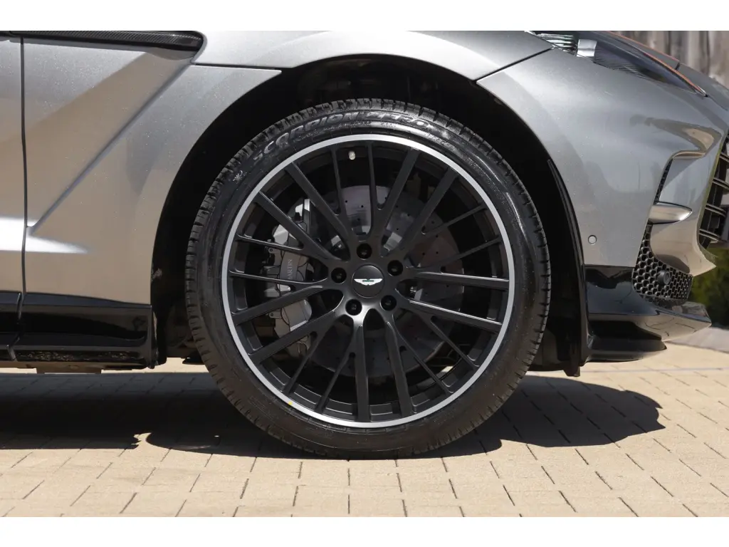 2023 DBX 707 SUV thumbnail vehicle image 3
