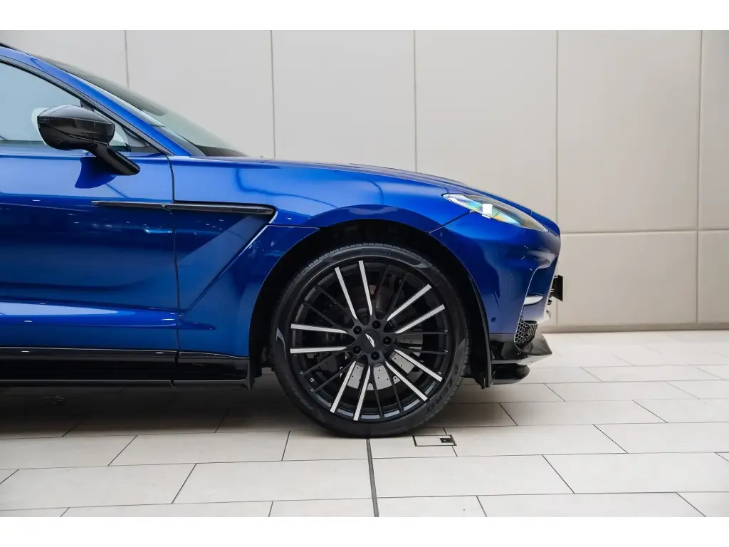 2023 DBX 707 SUV thumbnail vehicle image 3