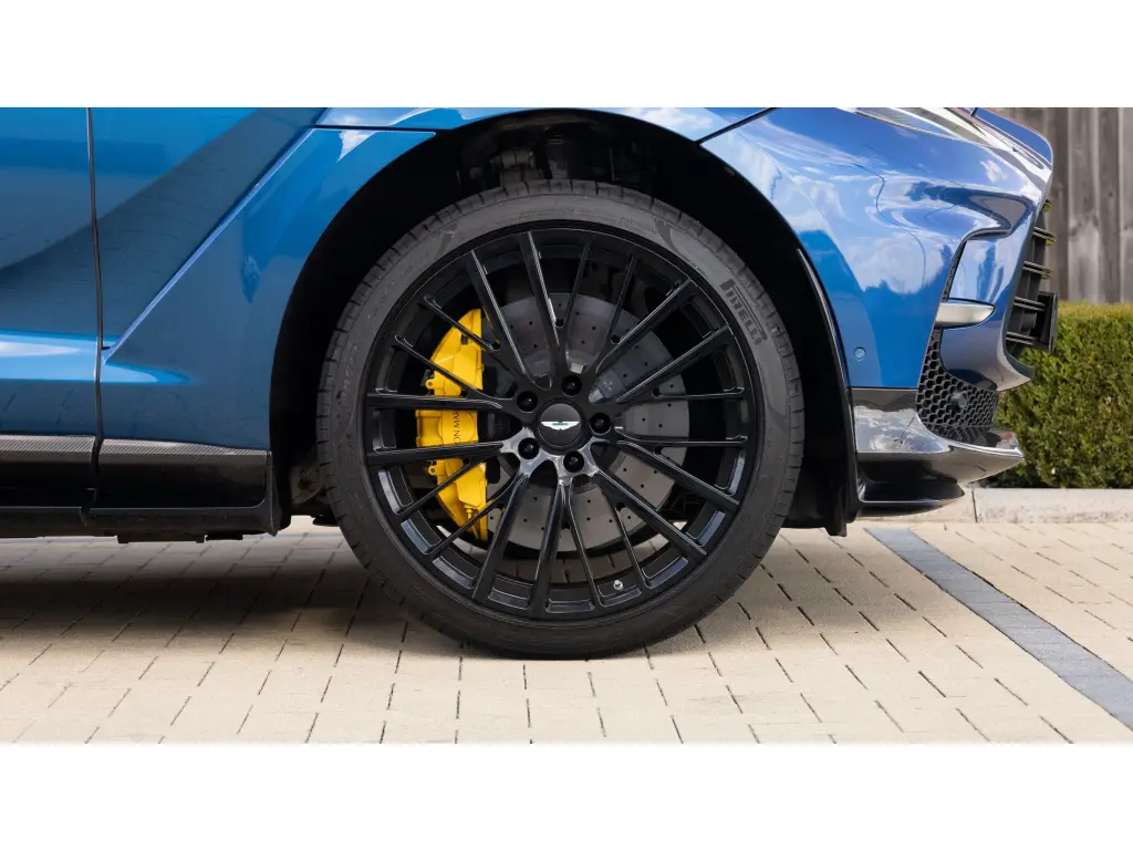 2023 DBX 707 SUV thumbnail vehicle image 3