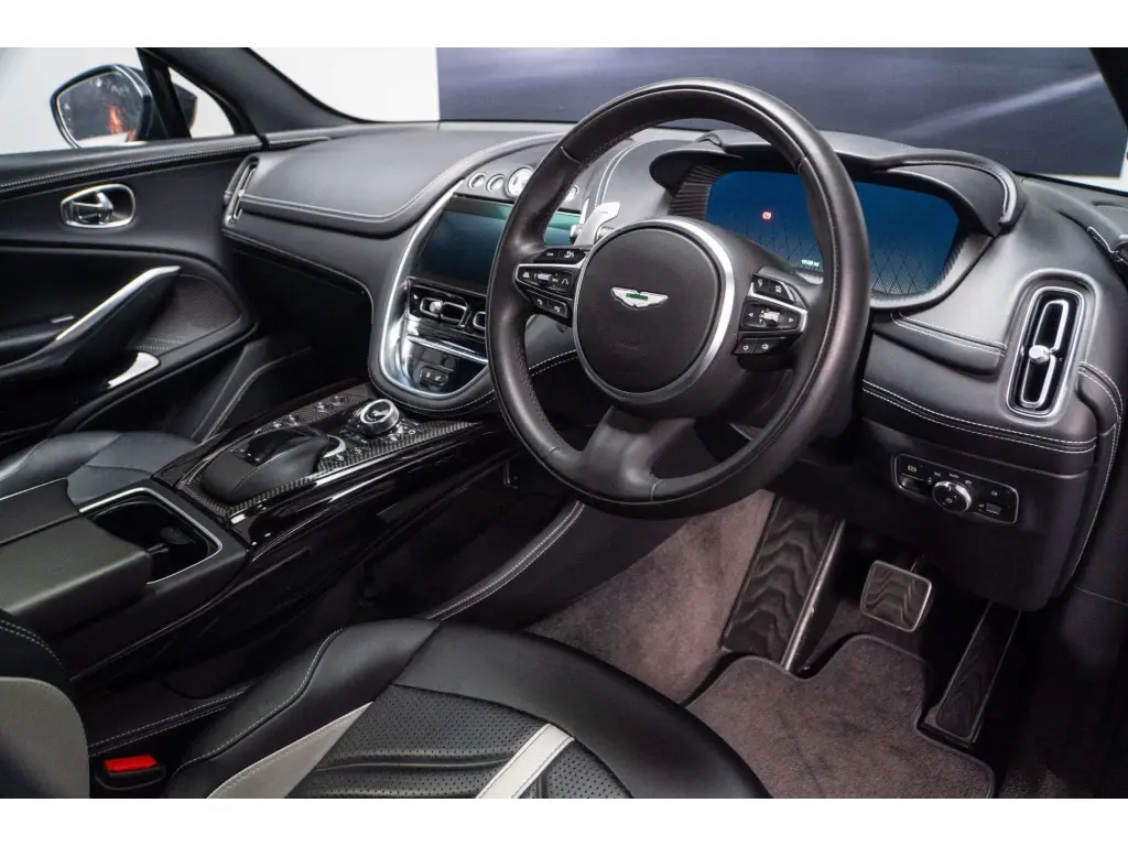 2023 DBX 707 SUV thumbnail vehicle image 2