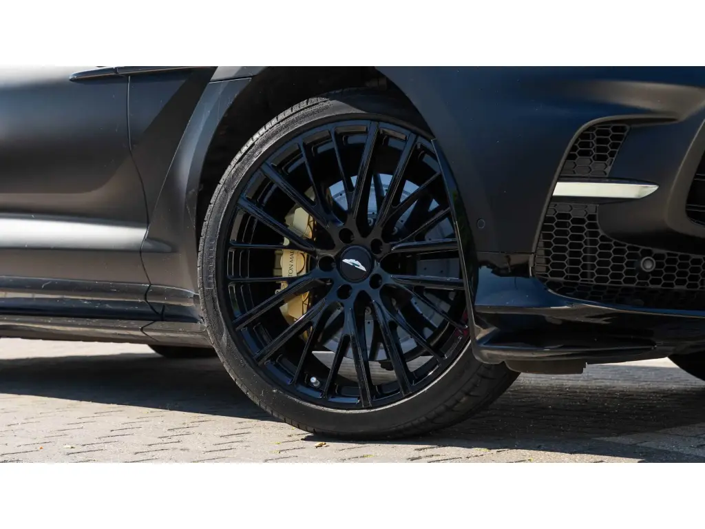 2023 DBX 707 SUV thumbnail vehicle image 3