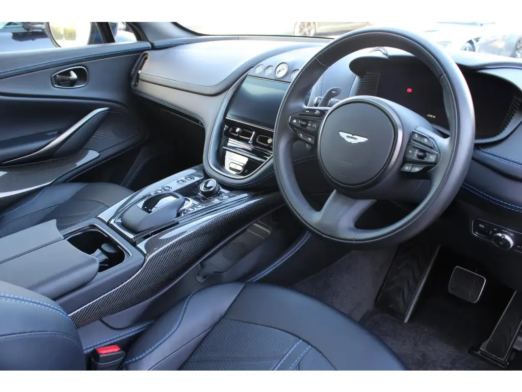 2023 DBX 707 SUV thumbnail vehicle image 2