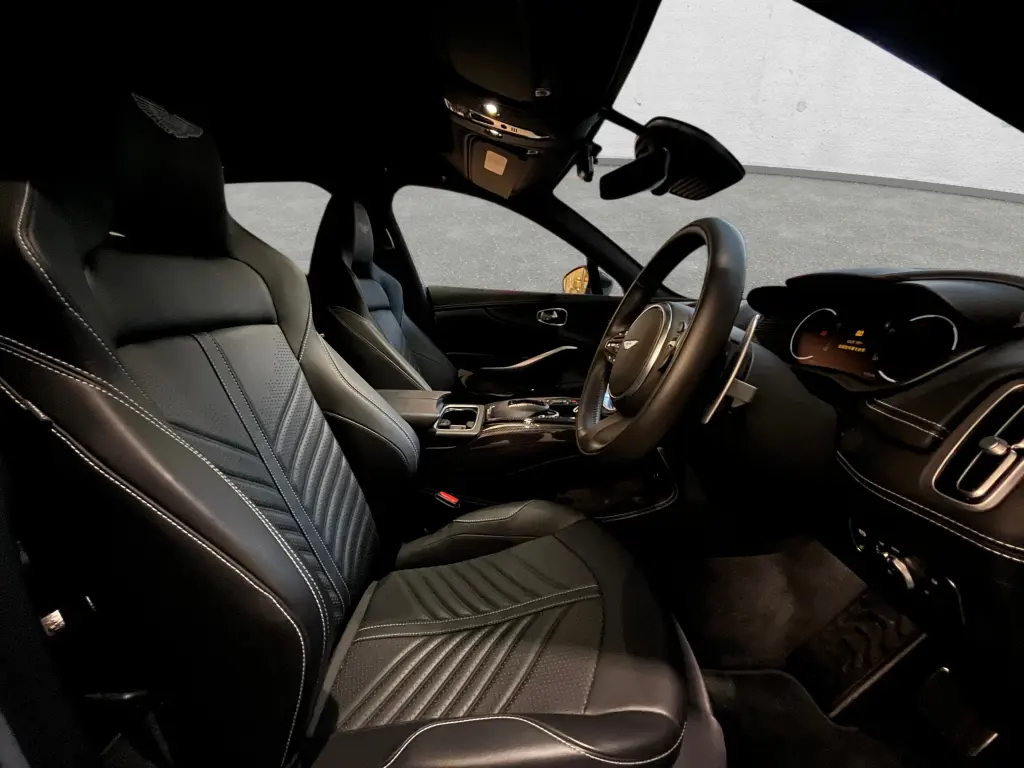 2023 DBX 707 SUV thumbnail vehicle image 2