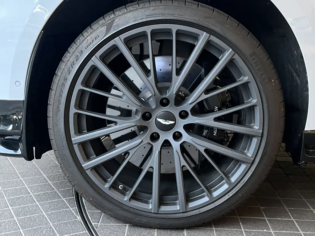 2023 DBX 707 SUV thumbnail vehicle image 3