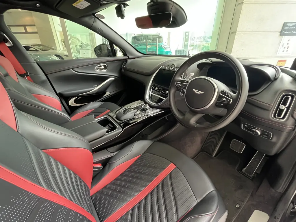 2023 DBX 707 SUV thumbnail vehicle image 2