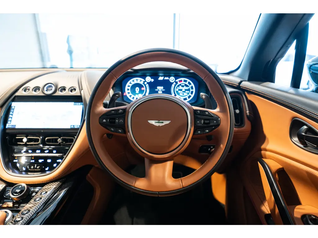 2023 DBX 707 SUV thumbnail vehicle image 2