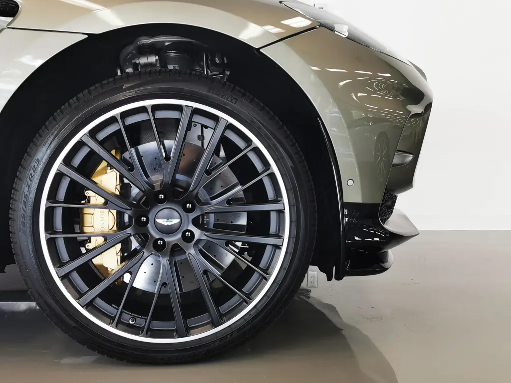 2023 DBX 707 SUV thumbnail vehicle image 3