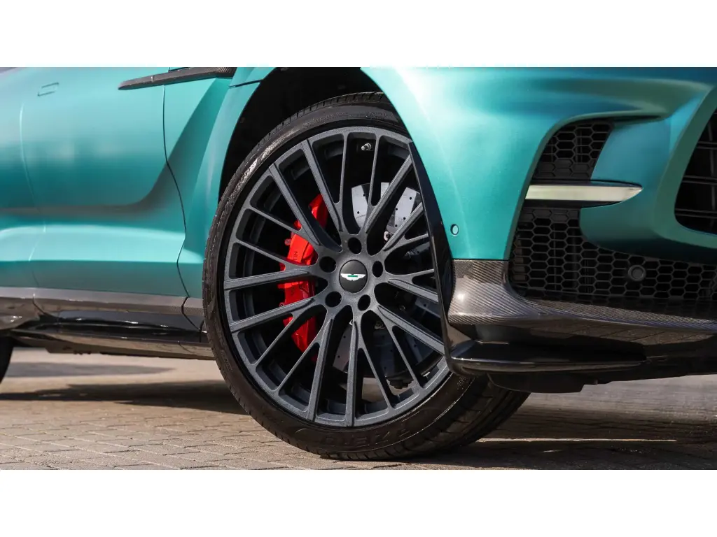 2023 DBX 707 SUV thumbnail vehicle image 3