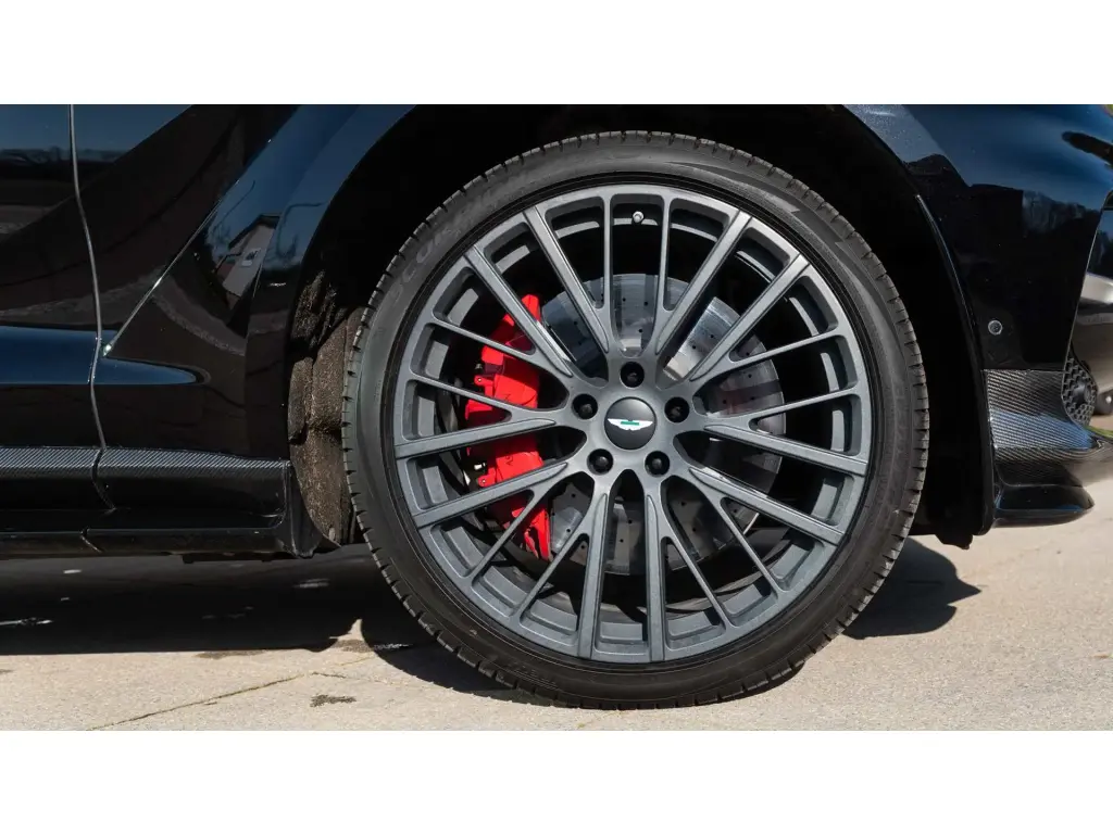 2023 DBX 707 SUV thumbnail vehicle image 3