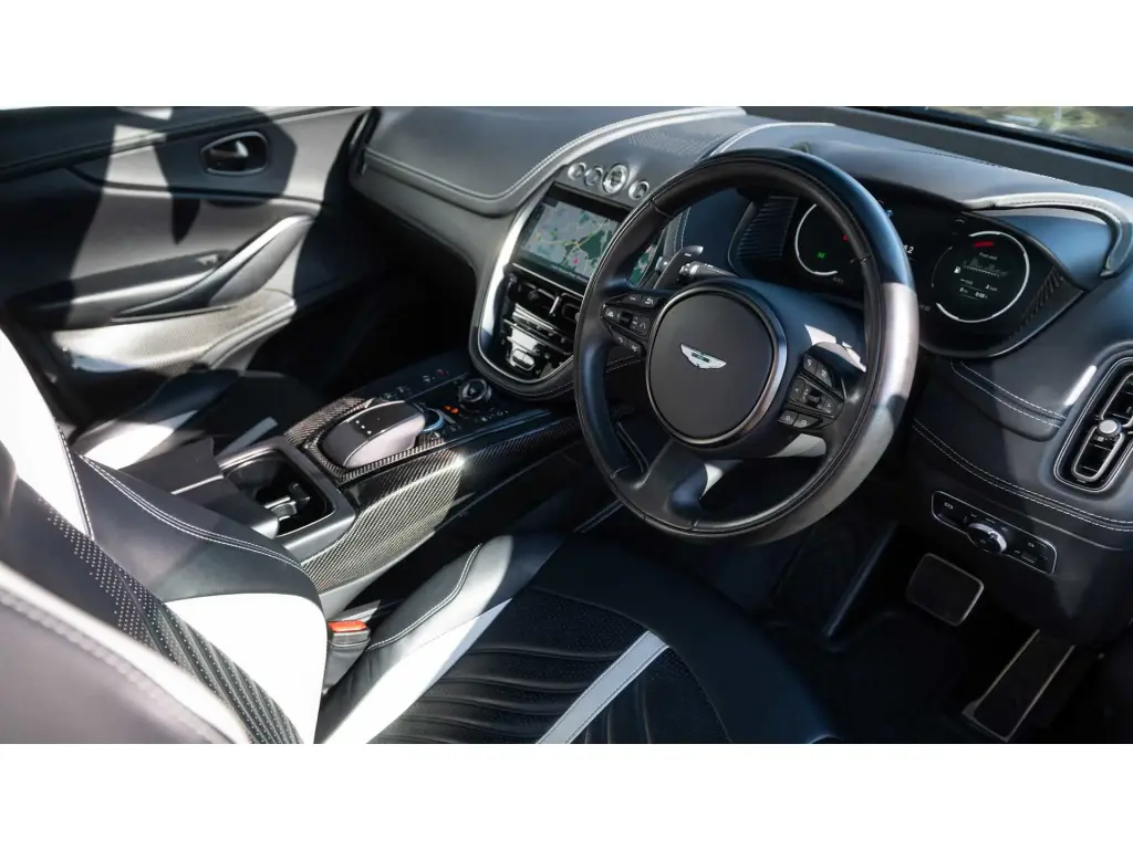 2023 DBX 707 SUV thumbnail vehicle image 2