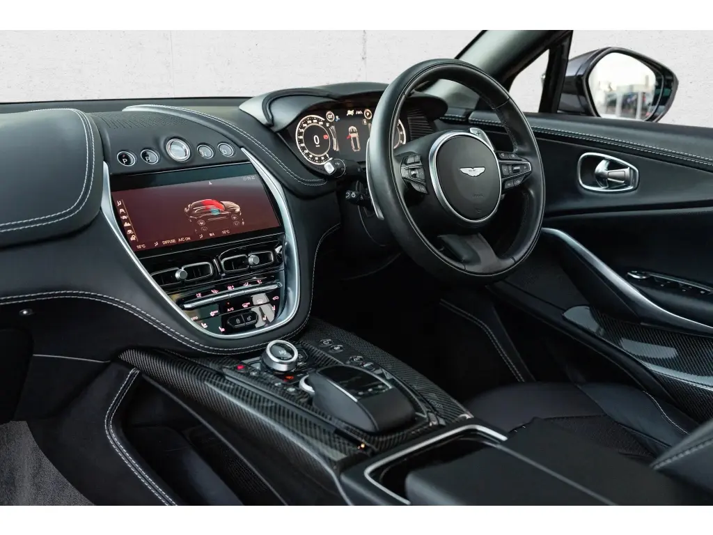 2023 DBX 707 SUV thumbnail vehicle image 2