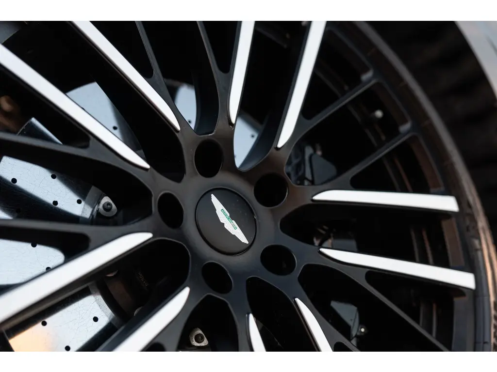 2023 DBX 707 SUV thumbnail vehicle image 3