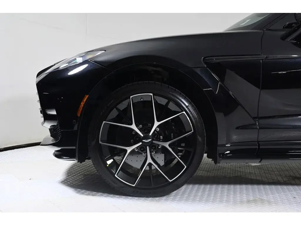 2023 DBX 707 SUV thumbnail vehicle image 3