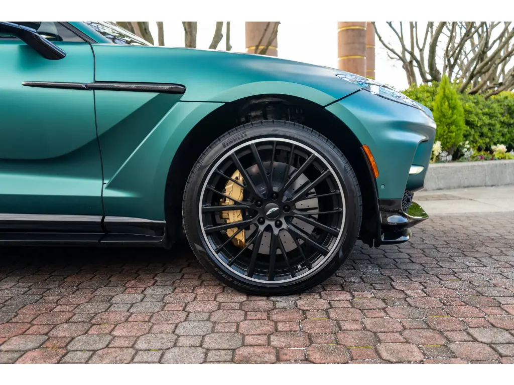 2023 DBX 707 SUV thumbnail vehicle image 3