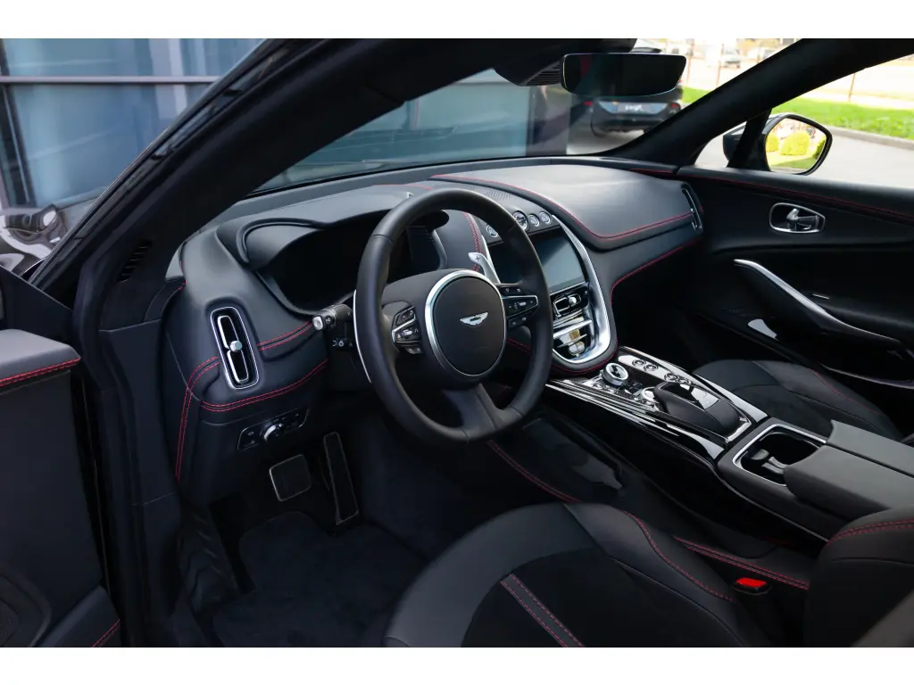 2023 DBX 707 SUV thumbnail vehicle image 2